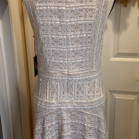 VINCE CAMUTO NWT Size M Ivory & Tan Boho Spirit Fashion Sleeveless Lace Dress - Picture 7 of 14